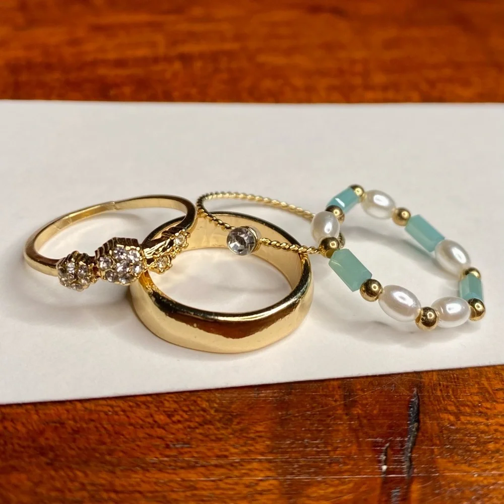 NWOT Dainty Gold Tone Ring Set - Picture 9 of 13
